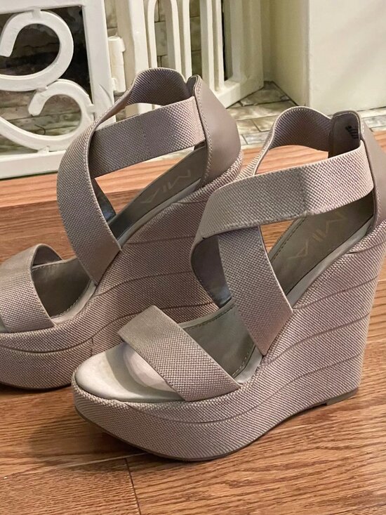 Mia Womens Papparazzi Wheat Wedge Sandals size 6 Stunning - Picture 4 of 7